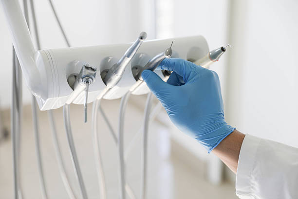 Professional Tooth Extraction technician working in Shawnee County County, KS